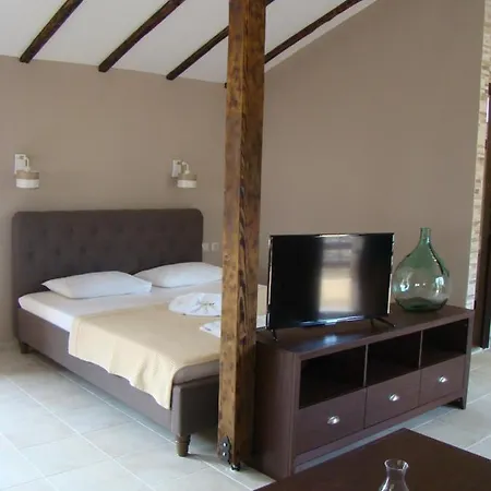 Vour 52 Apartment *